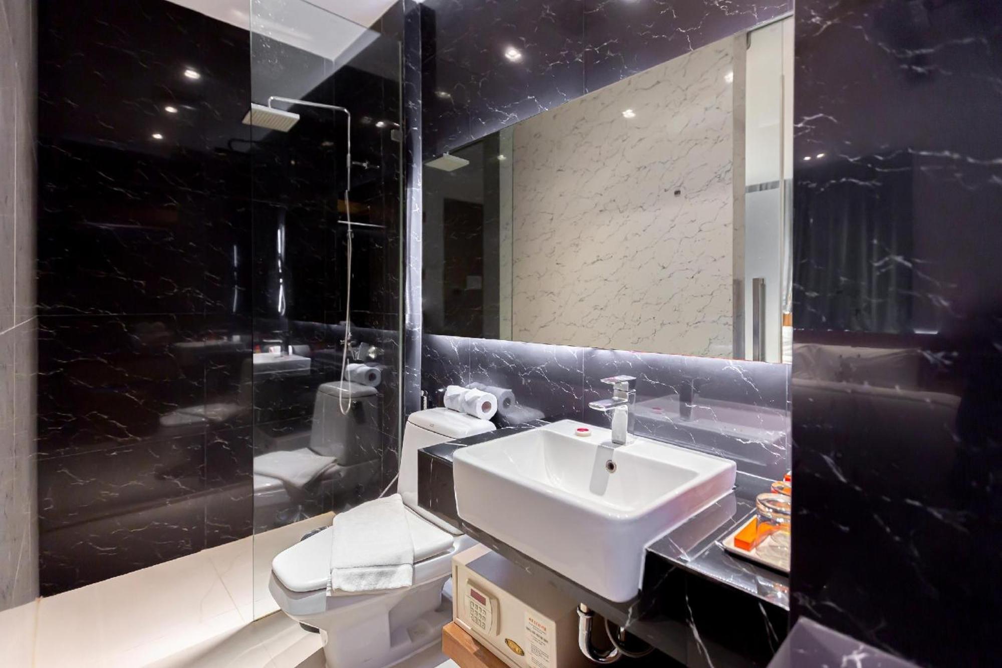 Uno Express Hotel Bangkok Kültér fotó